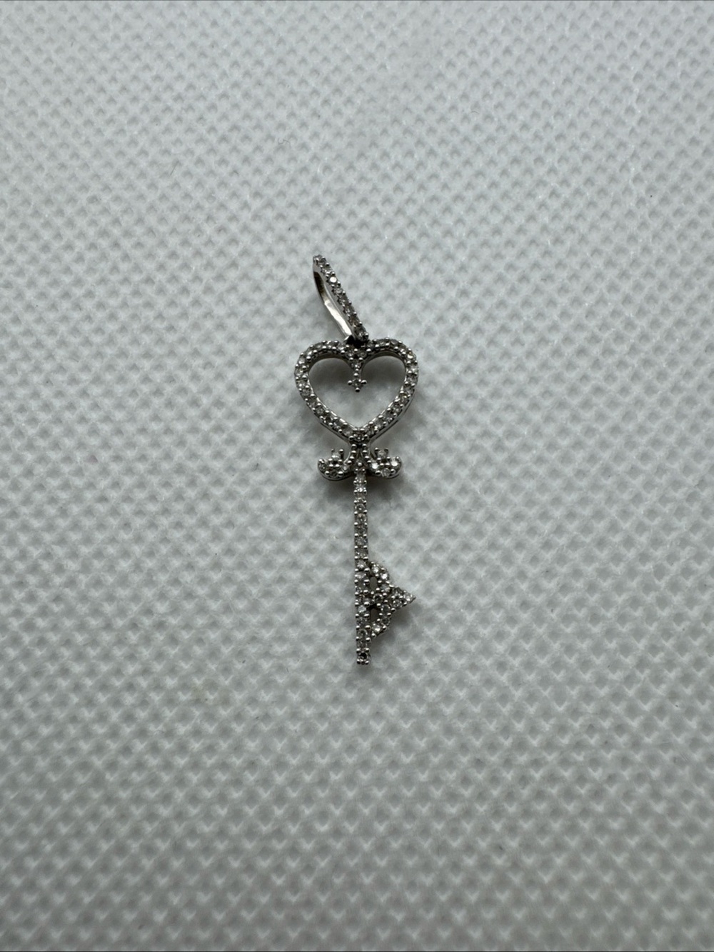 10K Solid White Gold Diamond Heart Love Key Woman's Pendant Charm 1.29g